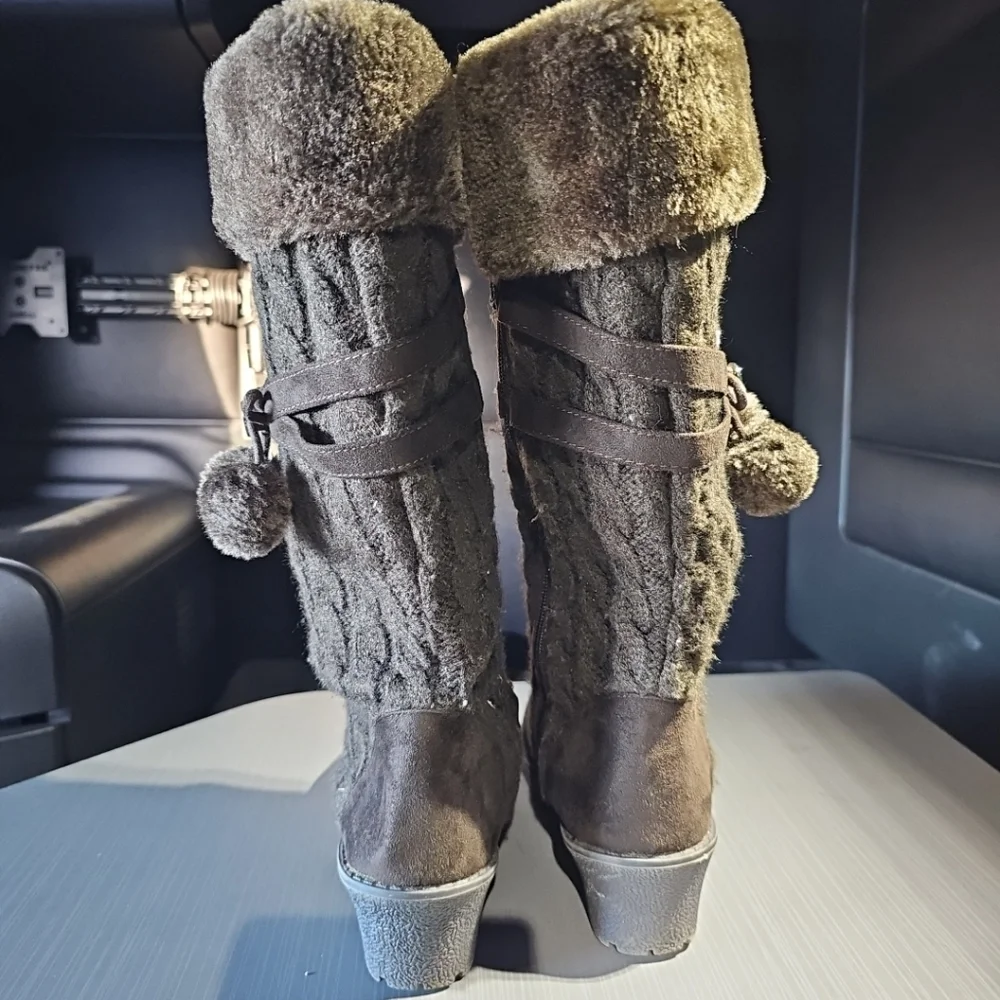 Michael Kors Kendall Update Brown Cable Knit Boots W/Pom Poms Size 5 EUC‎